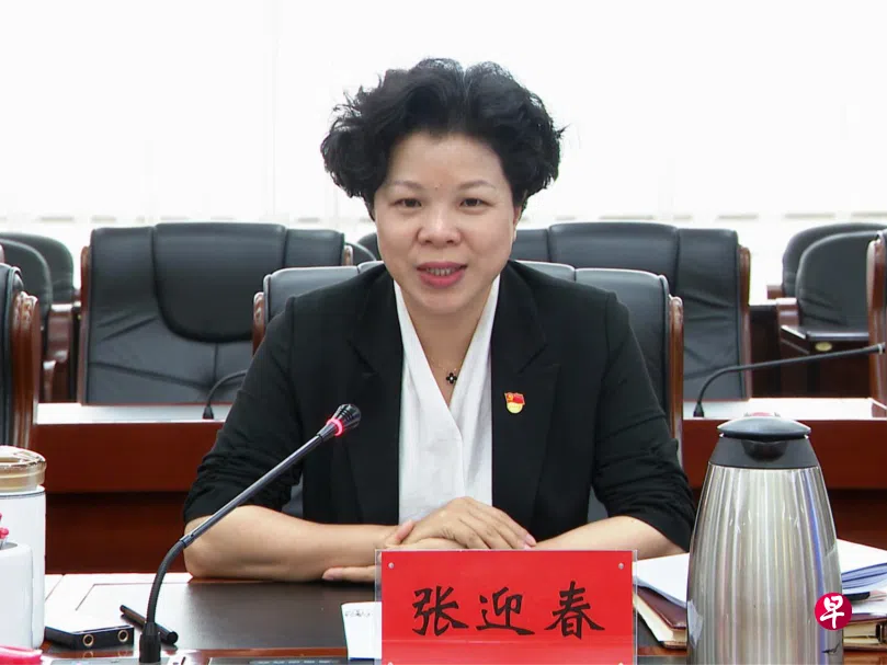 新疆官媒报道显示，55岁的张迎春已任中共新疆维吾尔自治区党委副书记。图为2021年7月，时任湖南湘潭市市长张迎春参加市委专题组织生活会。 （中共湘潭市委党员教育中心微信公号）