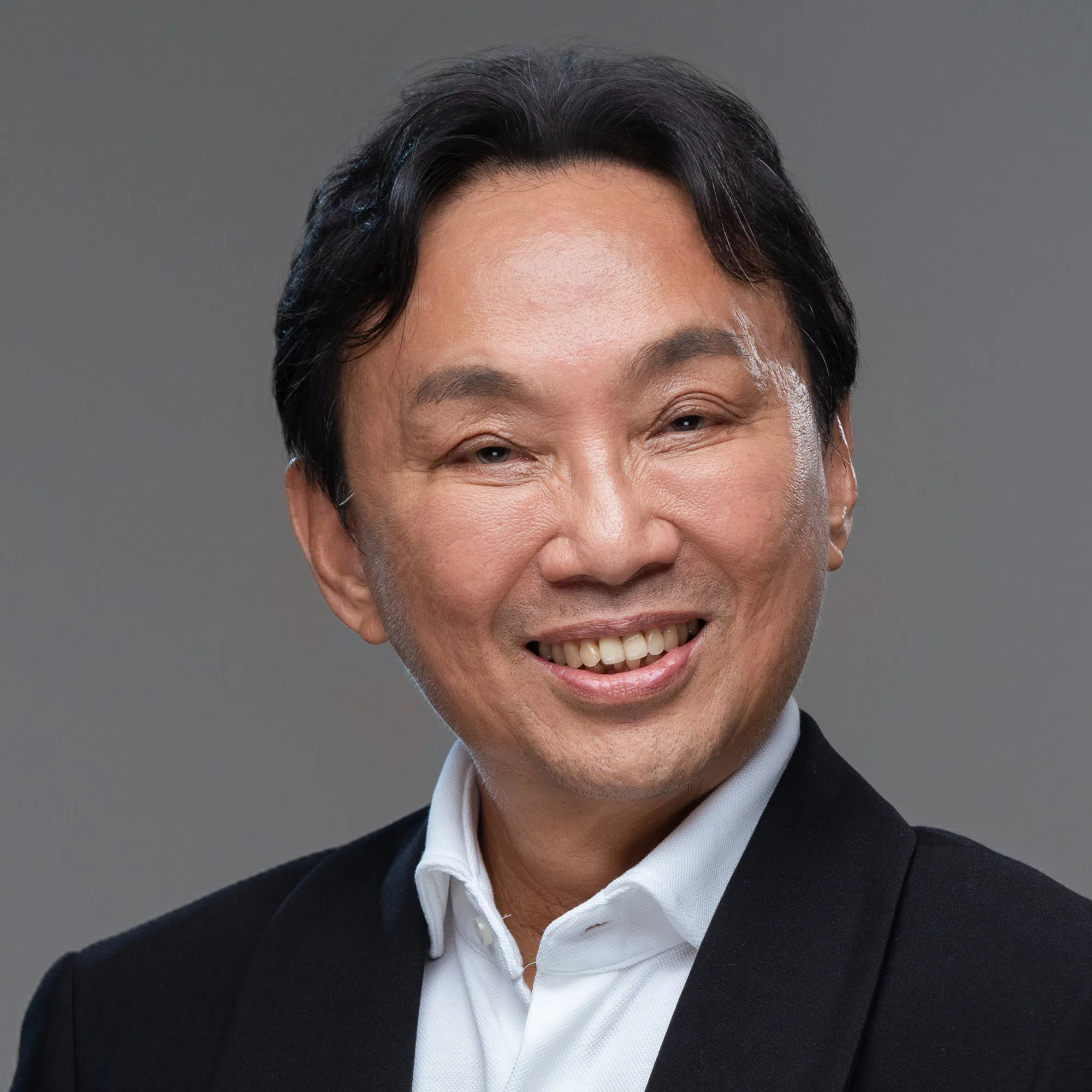 创办人洪振群从邻里摆地摊起家，对邻里有着深厚感情。（商家提供）