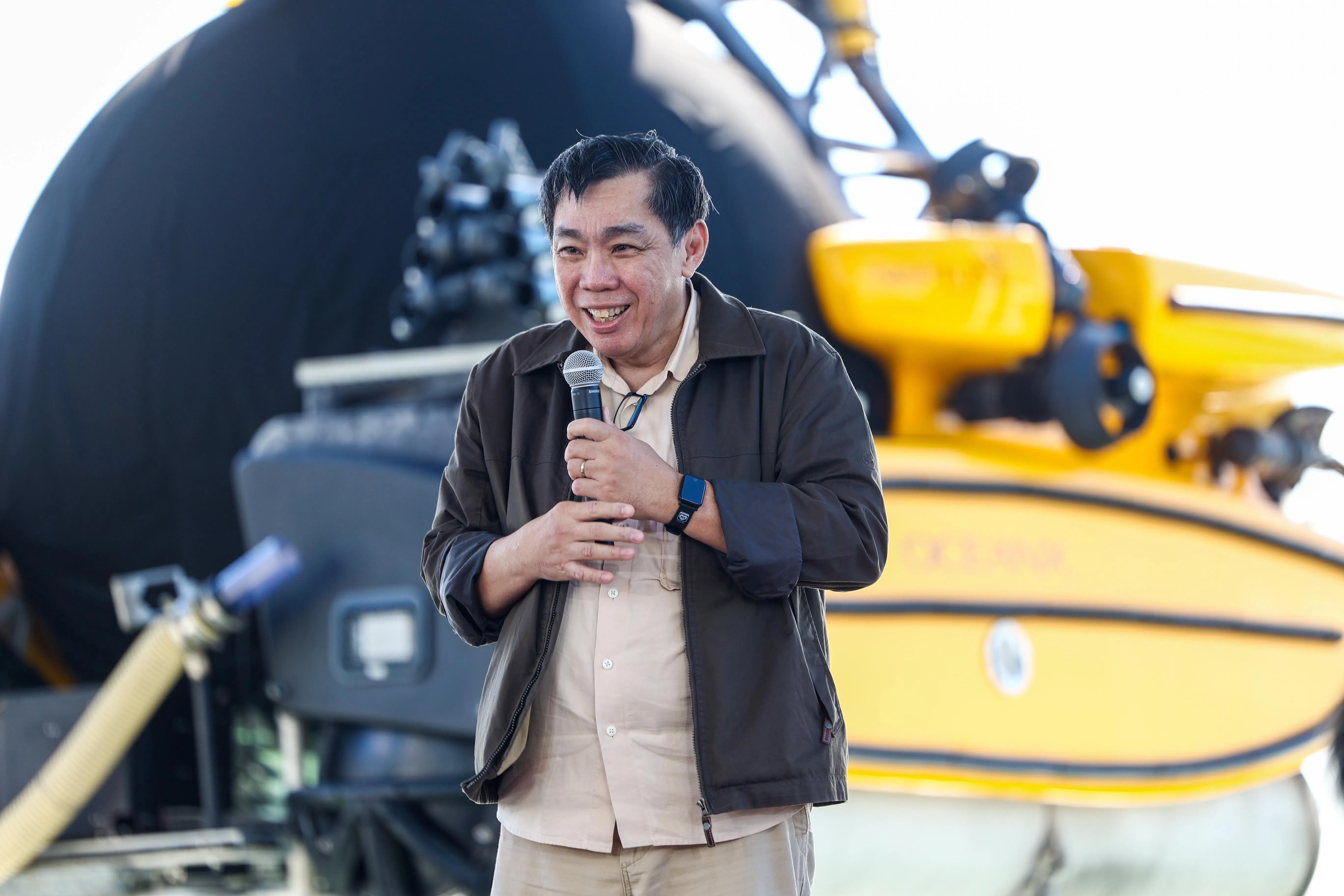 国大生物科学系教授黄䙫麟认为，栽培新一代研究员的工作不容忽视。他希望参与深海科研之旅的年轻研究员能受到启发，发掘新点子，领导未来的科研工作。（白艳琳摄）