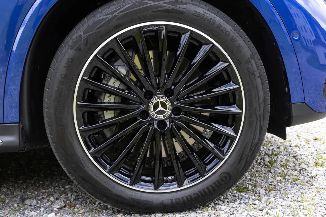 Airmatic空气悬架能应对较高的越野离地间隙。（马赛地提供）