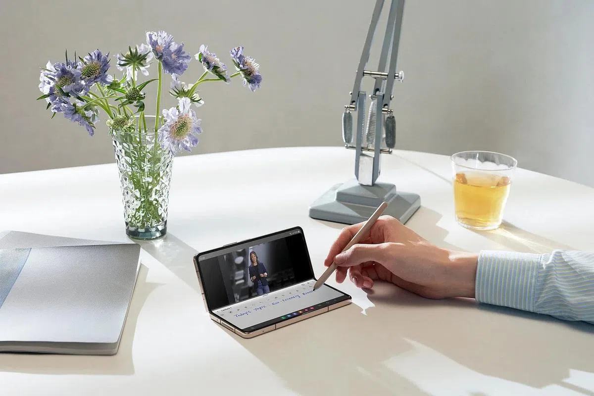 Z Fold4支持S Pen手写笔。（厂商提供照片）