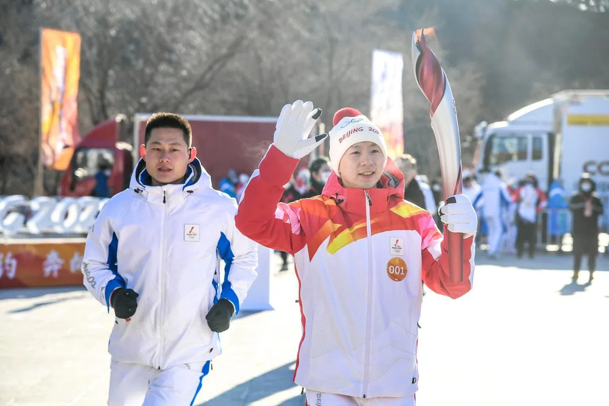 中国乒乓名将马龙是本届北京冬奥会八达岭长城火炬传递第一棒火炬手。（新华社）