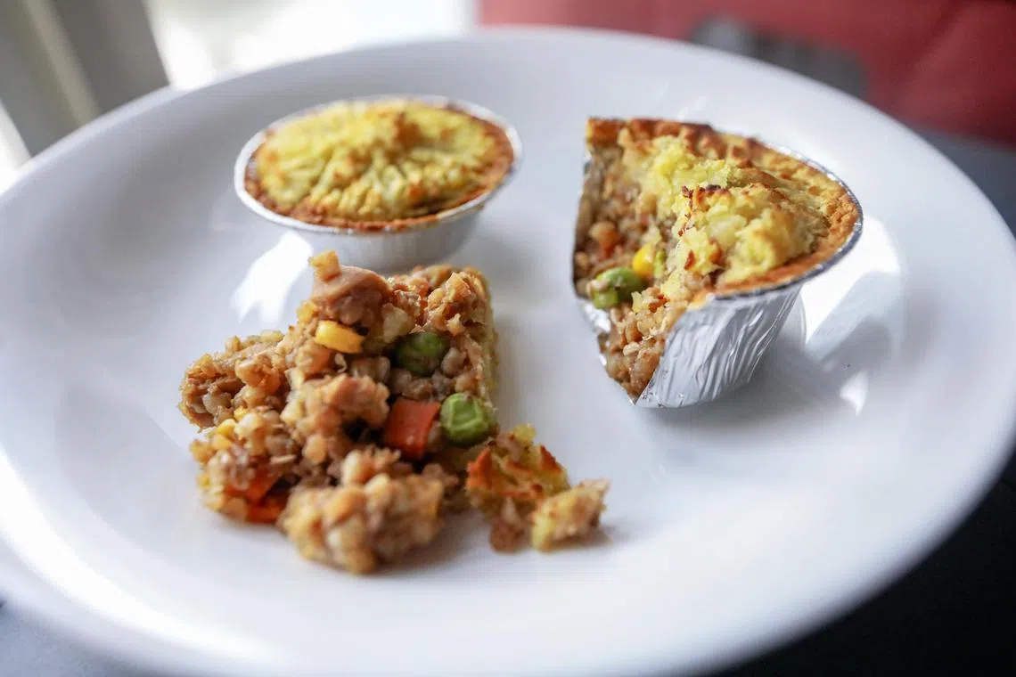西餐中的牧羊人派，多以牛羊肉作为馅料，但王金玉做的是“素食版”。（刘欣怡摄）