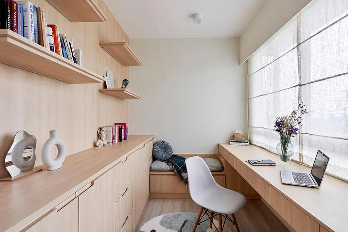 书房同时是工作室，以浅木色柜体为主。（Happe Design Atelier提供照片）