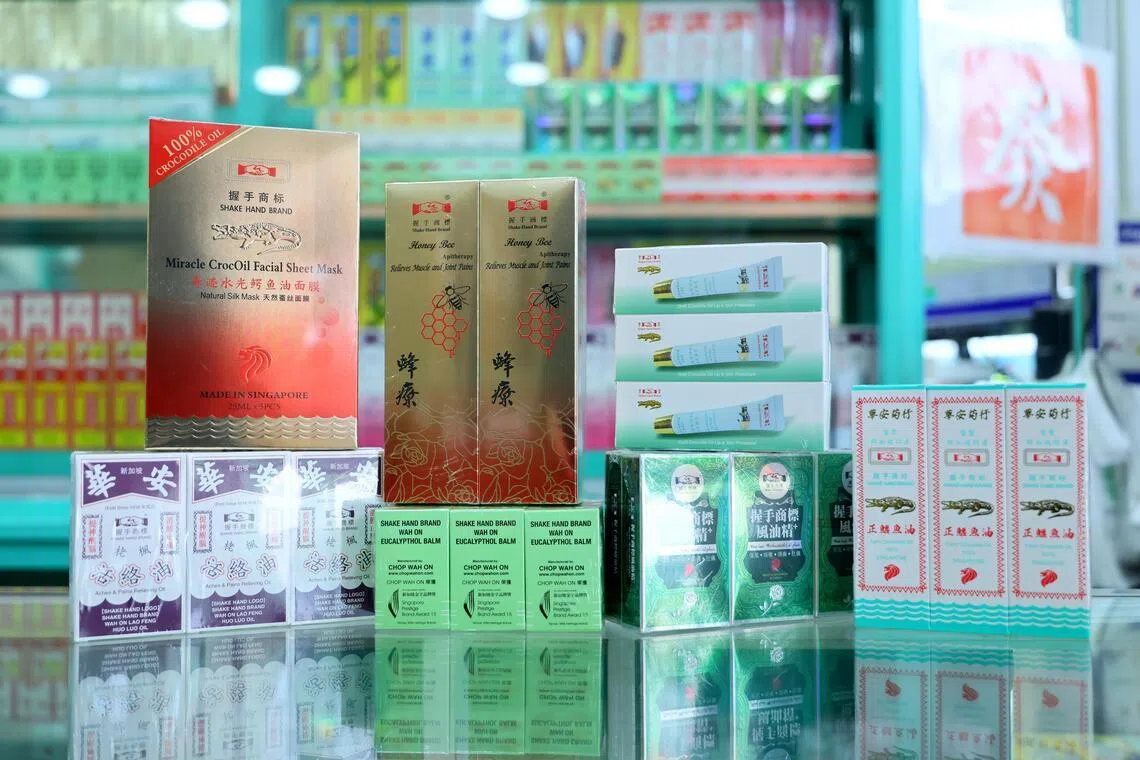 华安的产品种类已扩展至近30种，涵盖护肤、香氛疗法及保健产品。（龙国雄摄）