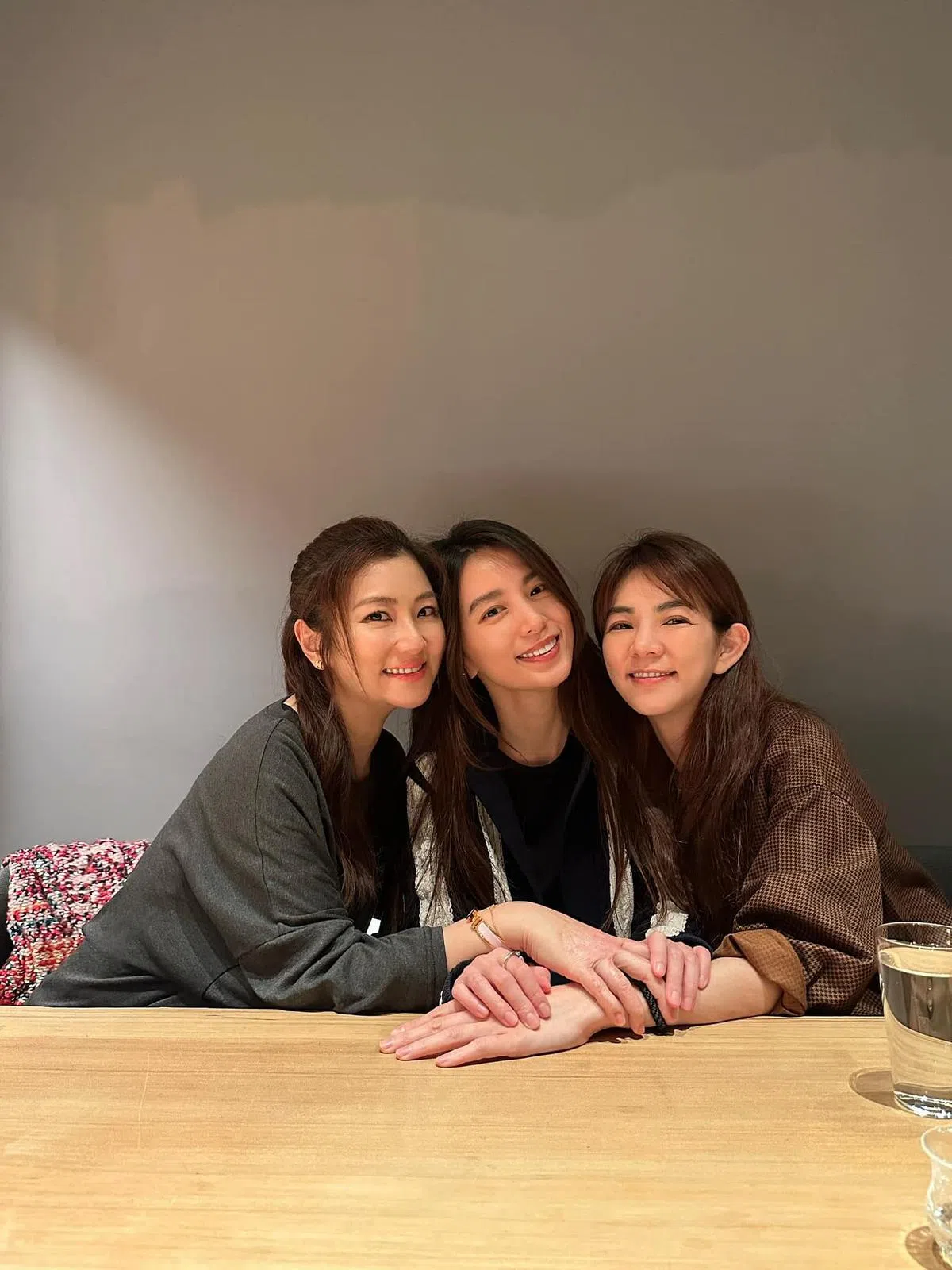 Hebe上星期四（3月9日）刚在社媒上晒出3人合体的照片。（取自艺人脸书）