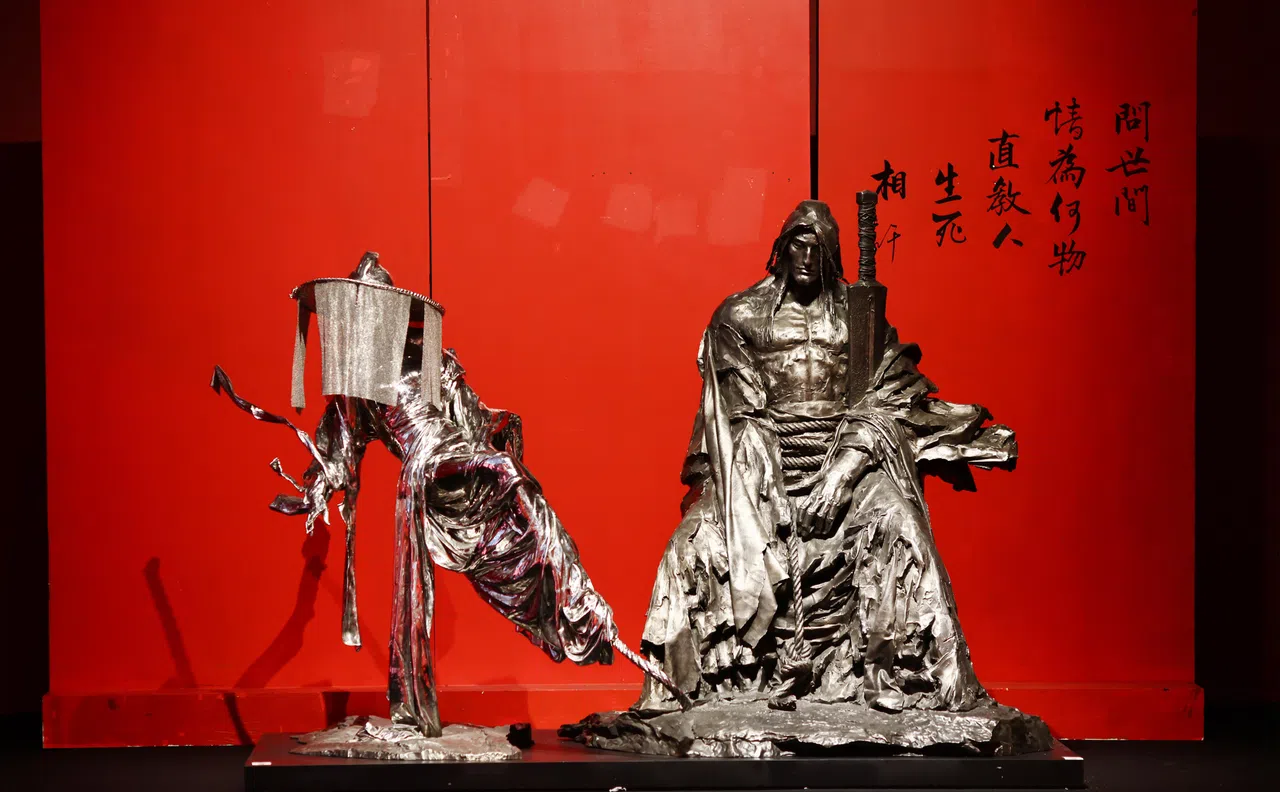 任哲塑造的小龙女与杨过形象。（陈渊庄摄）