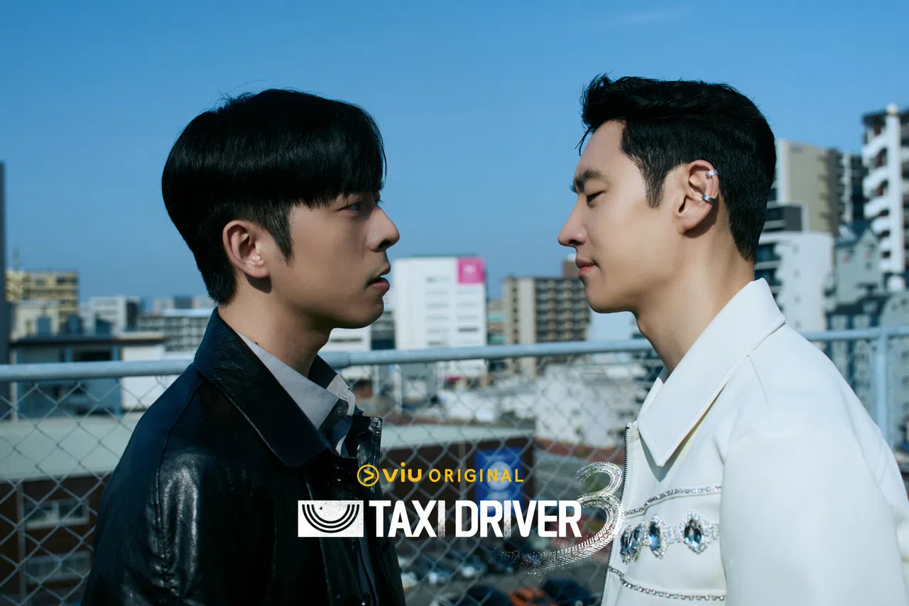 剧中，吕爵安（左）与李帝勋的关系亦敌亦友。（Viu提供）