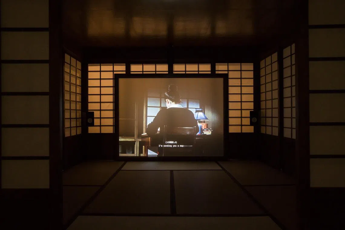 何子彦在《绝境旅馆》引用日本导演小津安二郎经典电影的镜头。（新加坡美术馆提供）