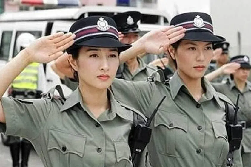 关咏荷（左）在《陀枪师姐》的角色堪称经典。（互联网）