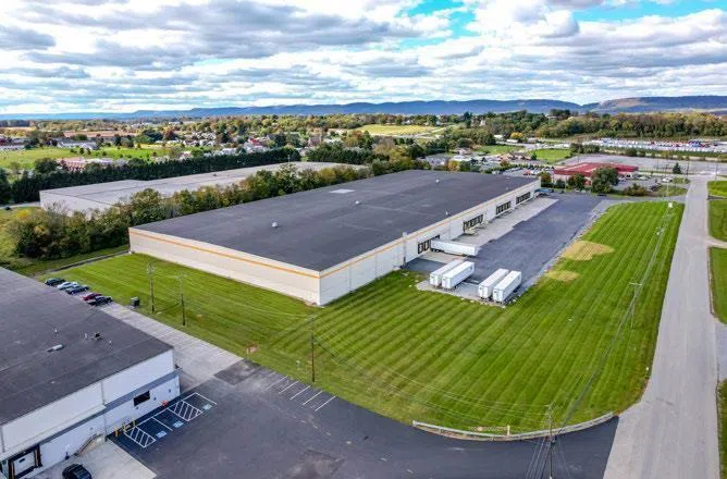 丰树产业宣布脱售的资产，还包括位于宾夕法尼亚州梅卡尼克斯堡（Mechanicsburg）多芬大道34号（34 Dauphin Drive）货仓。（丰树产业）