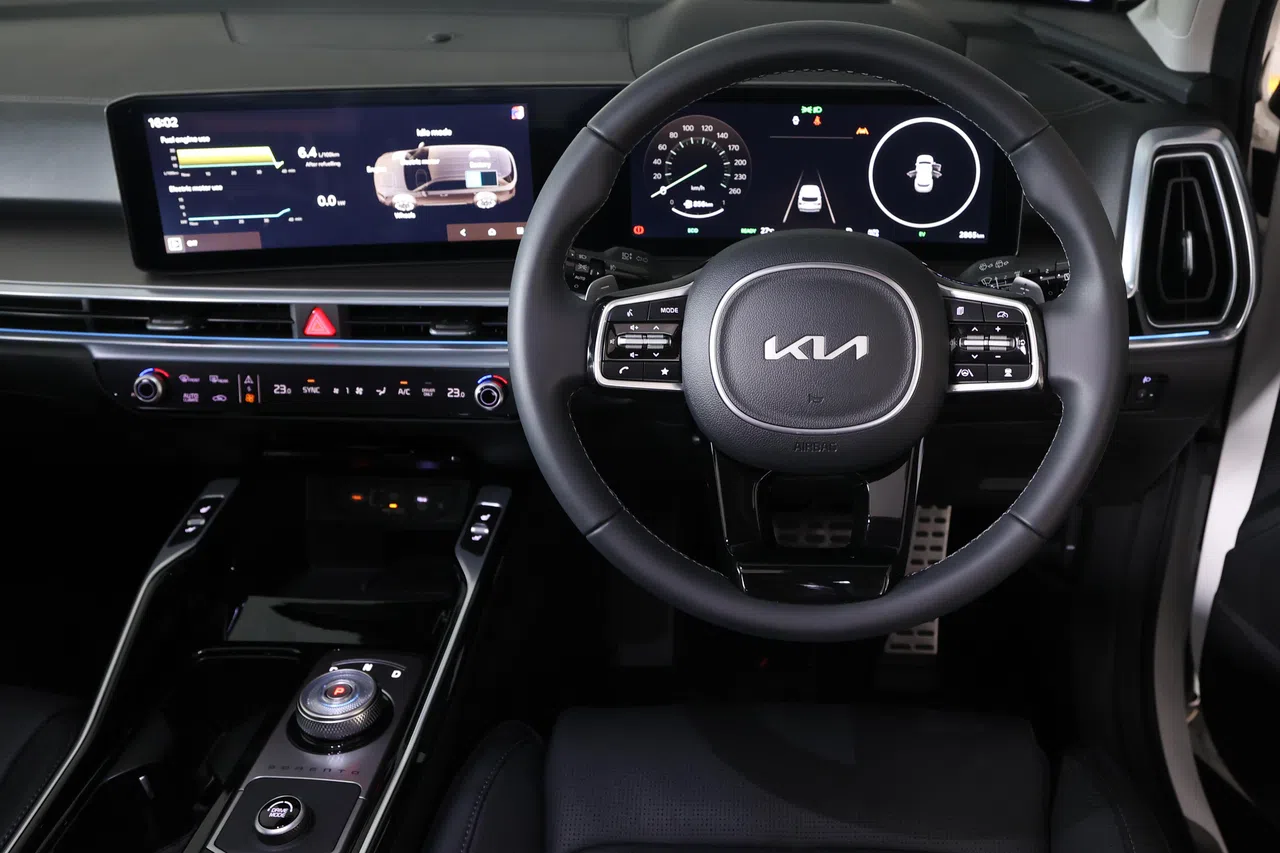 Sorento内饰设计简洁，配置双联屏，科技感十足。（唐家鸿摄）