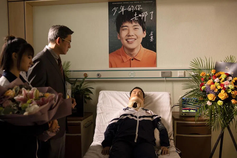 中国电影《二手杰作》描绘郭麒麟昏迷后，从狗熊变文学英雄的故事。（嘉华院线提供）