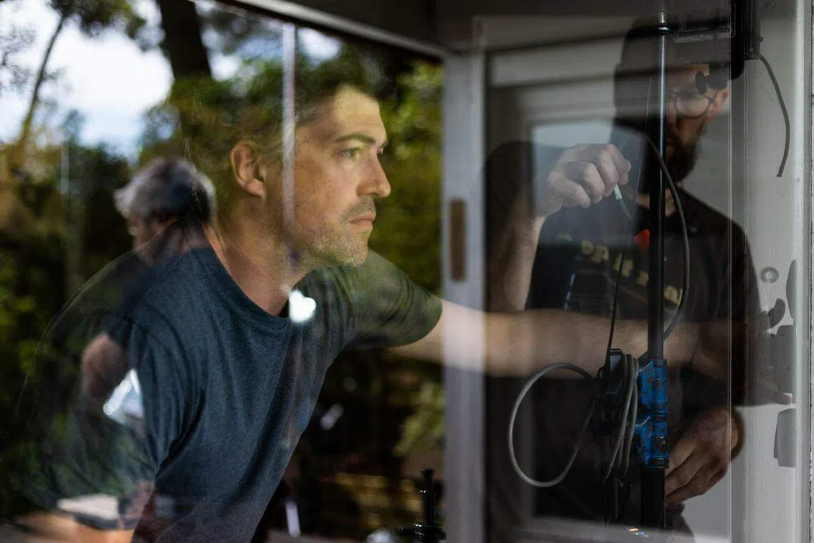 导演托马卡耶说拍摄过程感受到激烈的情绪。（邵氏机构提供）