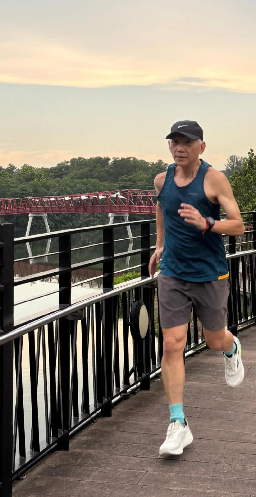 张志文每周运动四到五天，项目包括跑步、举重、骑脚踏车。（受访者提供）