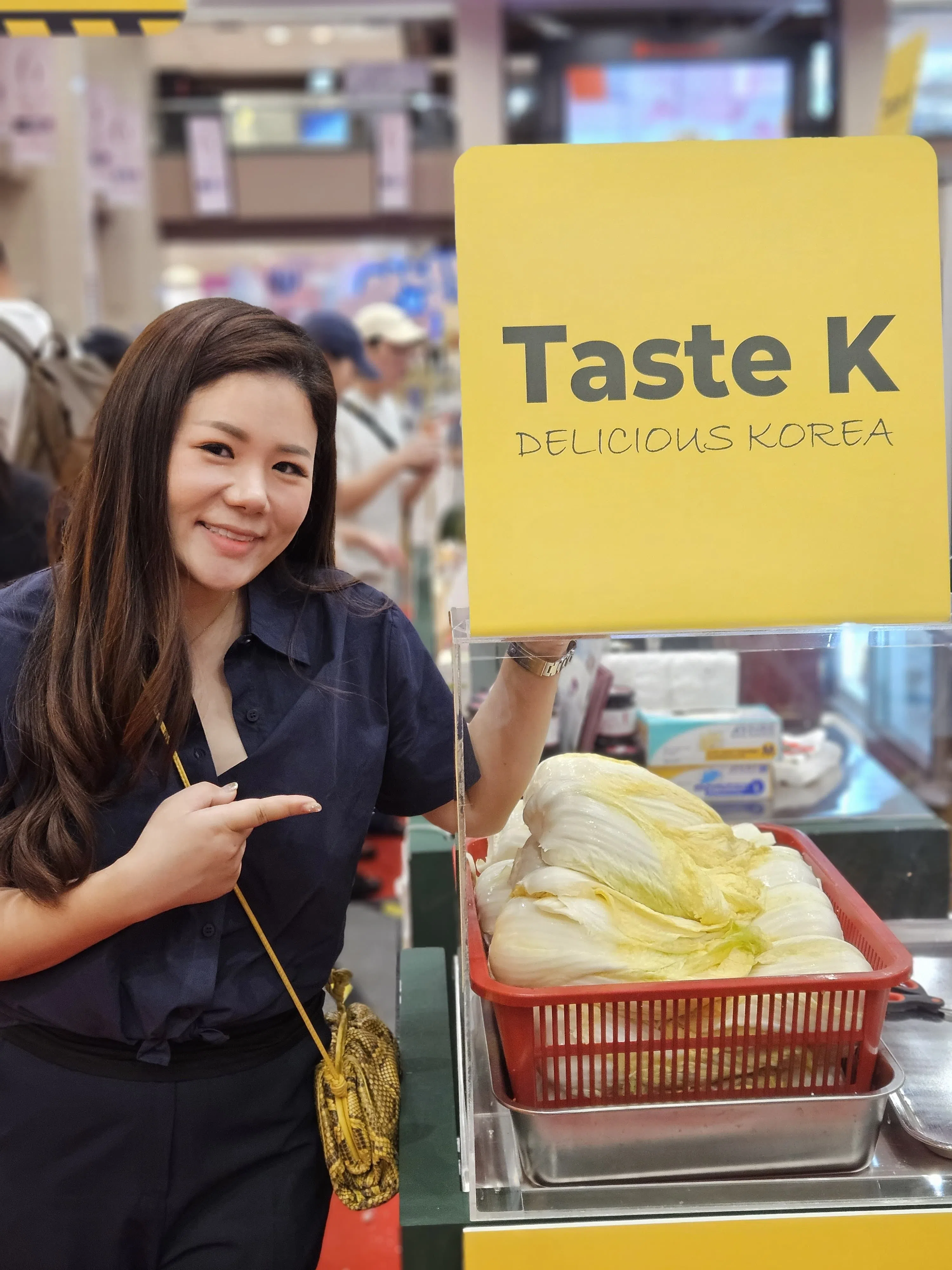 李昤熺是SoGoodK和Taste K负责人，筛选进口韩国受欢迎的不同泡菜。（受访者提供）