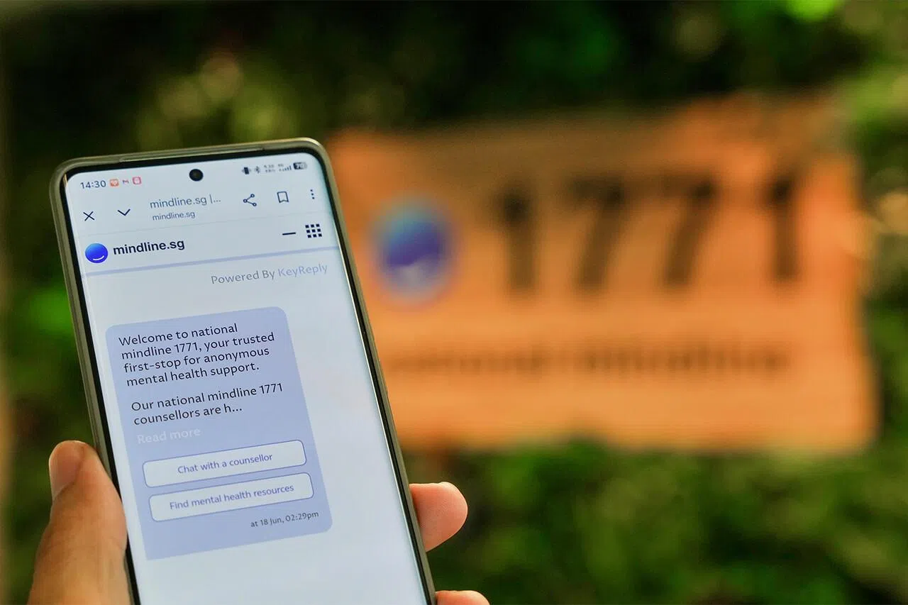 除了拨电， 你也可以通过WhatsApp发短信联系全国心理援助服务1771。图为网页聊天服务。（档案照）