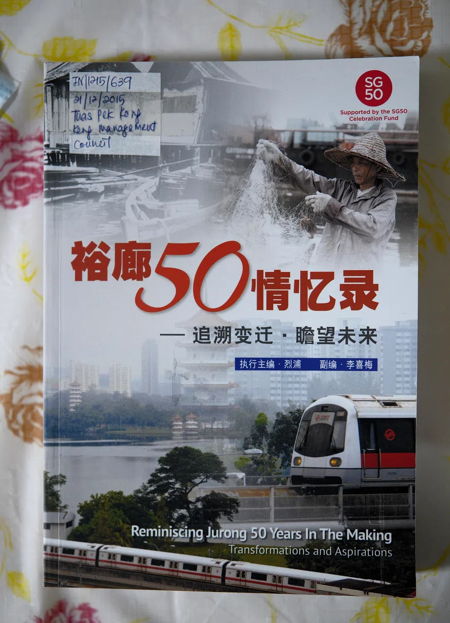烈浦积极参与基层活动，曾编辑许多地方相关的书籍。（曾坤顺摄）