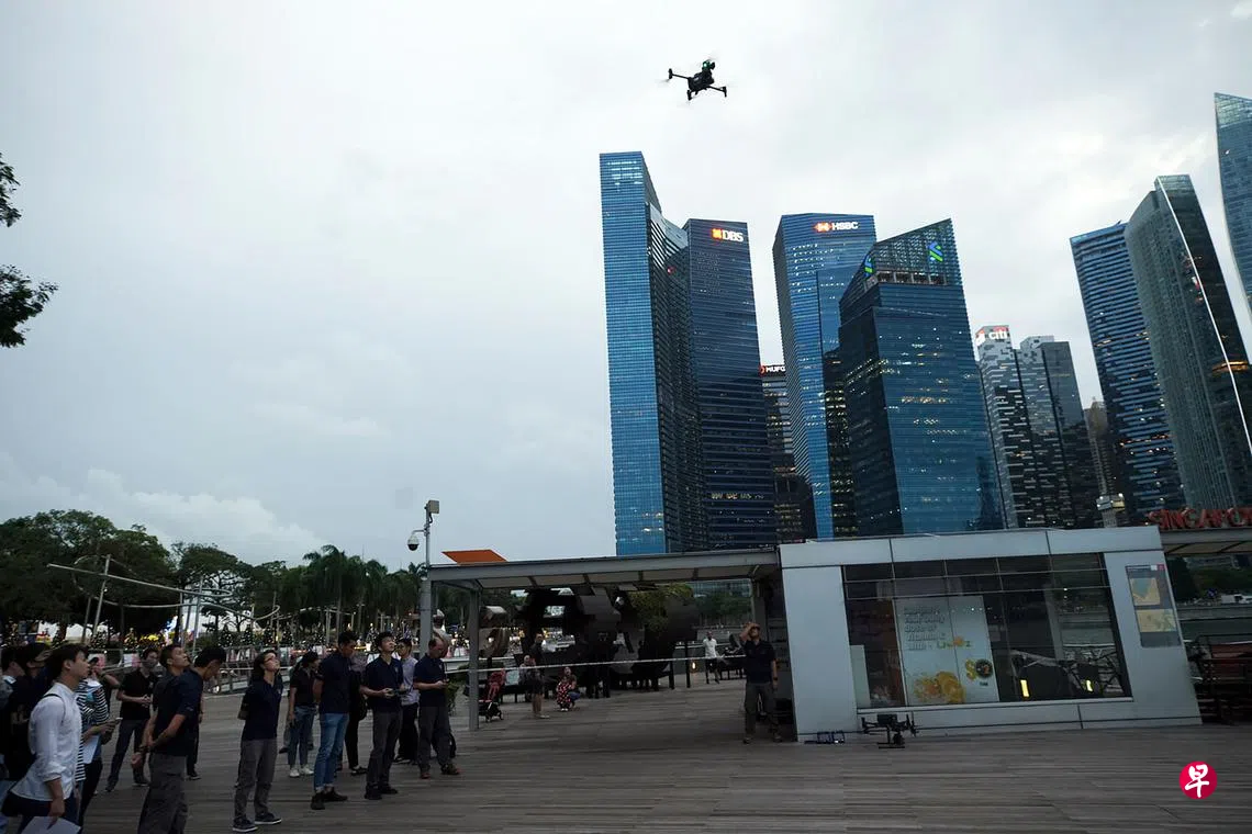 滨海湾跨年夜无人机出动维安| 联合早报