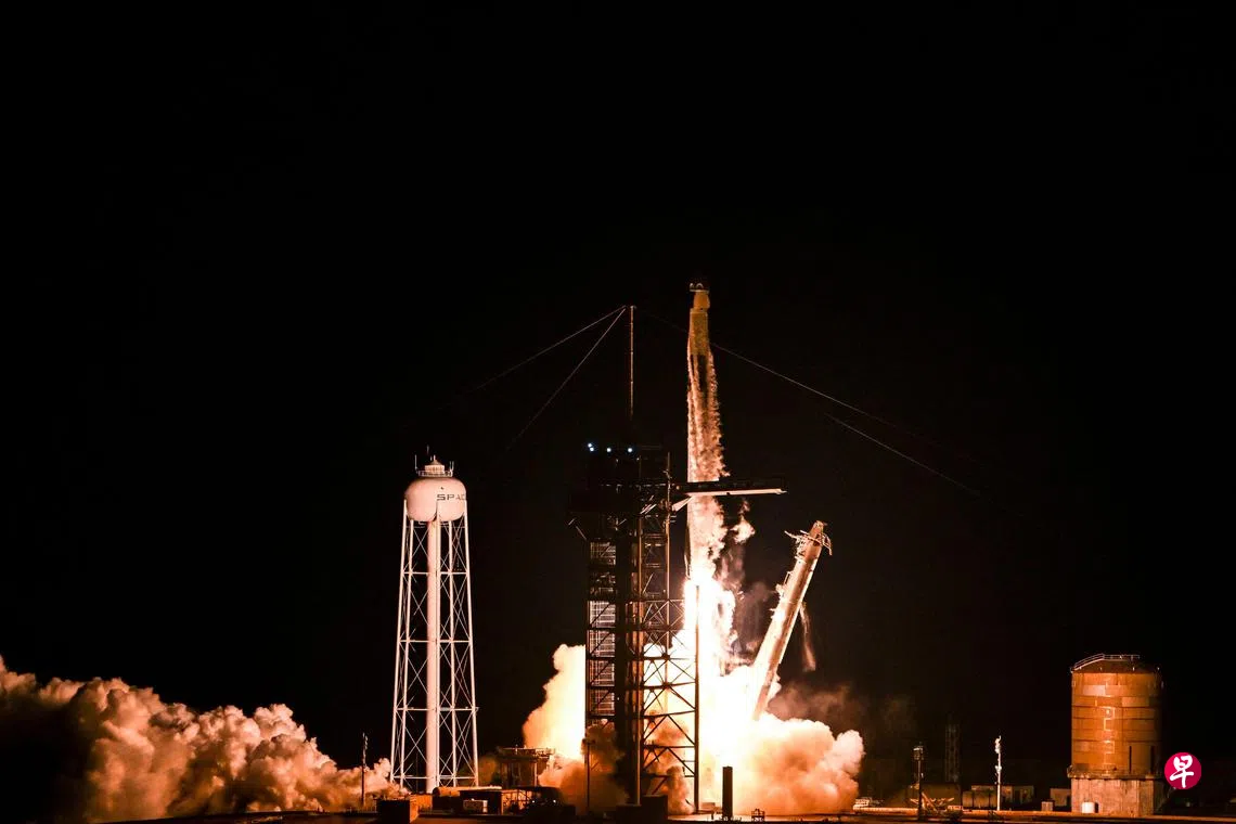 SpaceX成功发射猎鹰9号开启史上首次平民太空行走任务| 联合早报