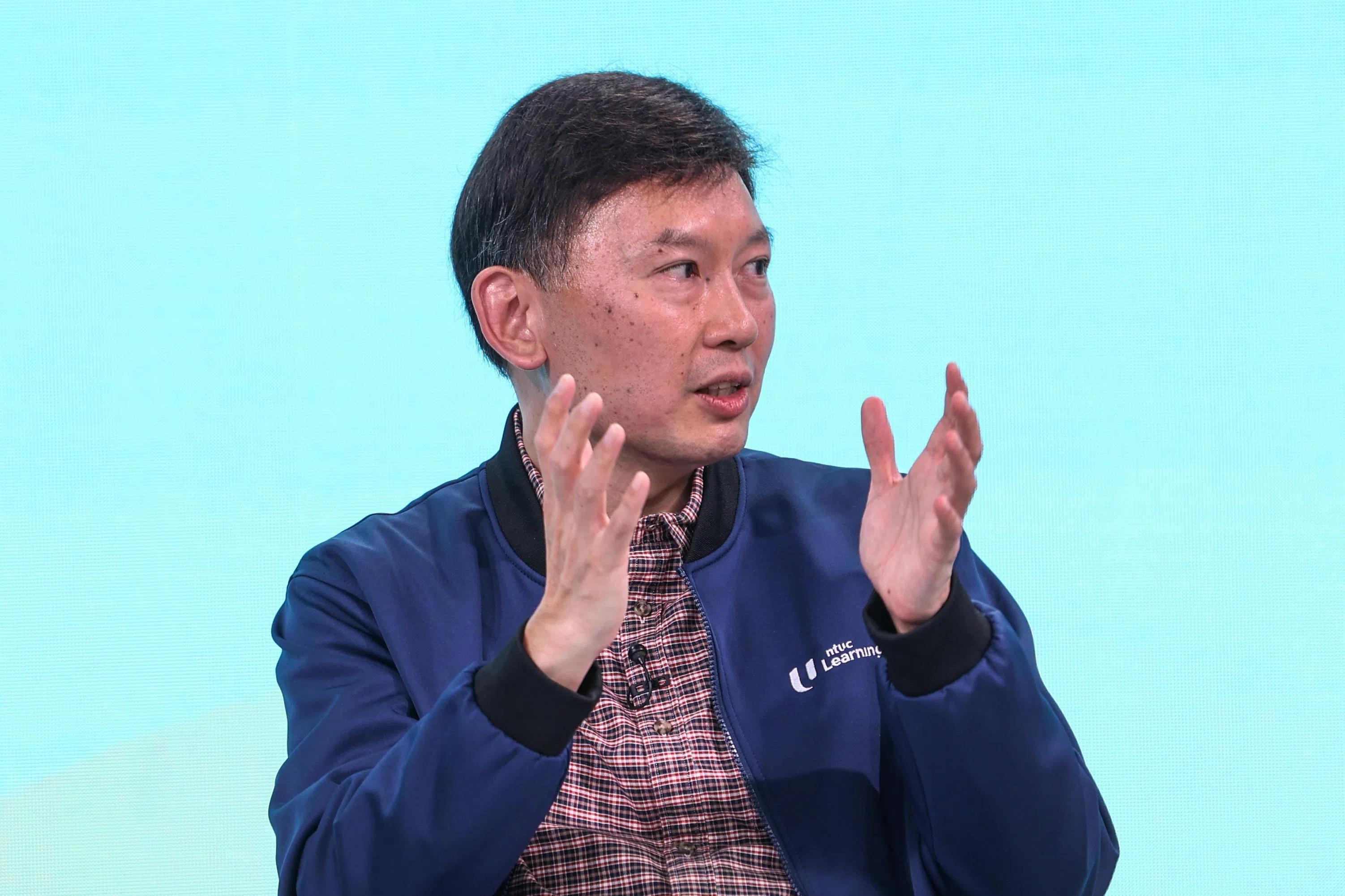 交通部长兼财政部第二部长徐芳达上星期五在2024年《联合早报》财政预算案对话会上说，政府将鼓励淡马锡控股旗下公司，以及跟政府部门有直接来往的公司，尽可能与本地的中小企业合作进行项目。（白艳琳摄）