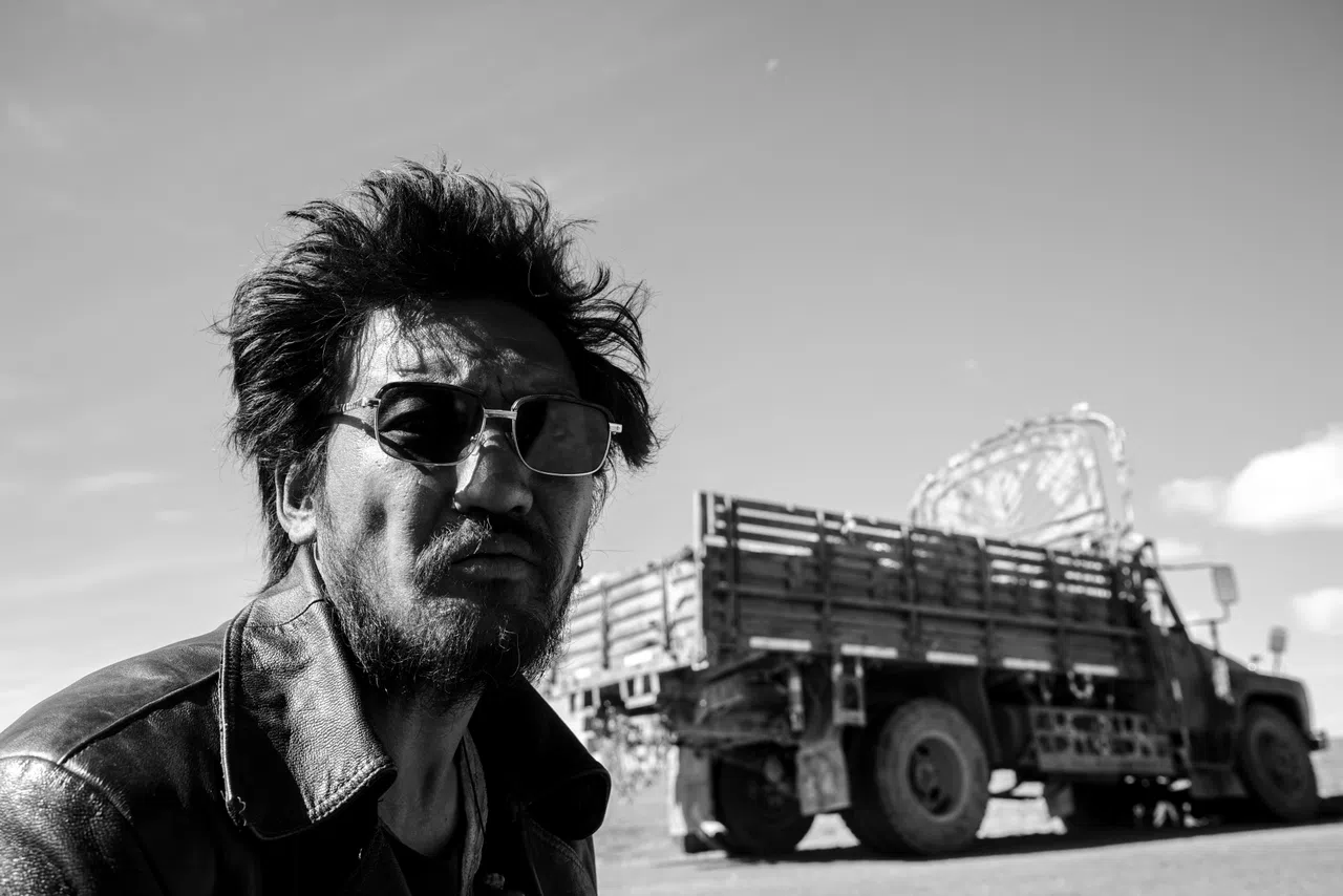 《撞死一只羊》入围威尼斯影展地平线竞赛单元，并让万玛才旦以编剧身份夺得最佳剧本奖。（Cineaste提供）