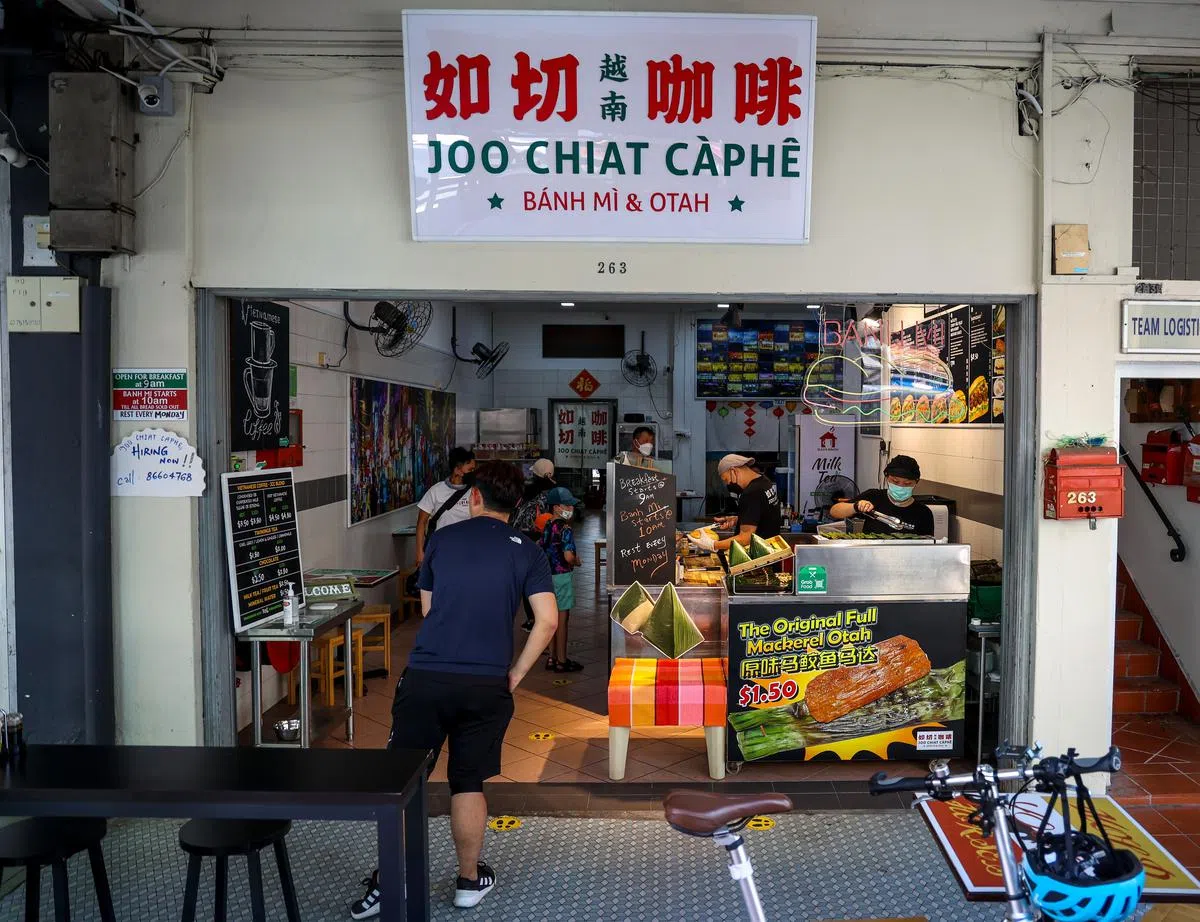 走过路过不要错过，道地越南咖啡和法式面包。（摄影 / 叶振忠）