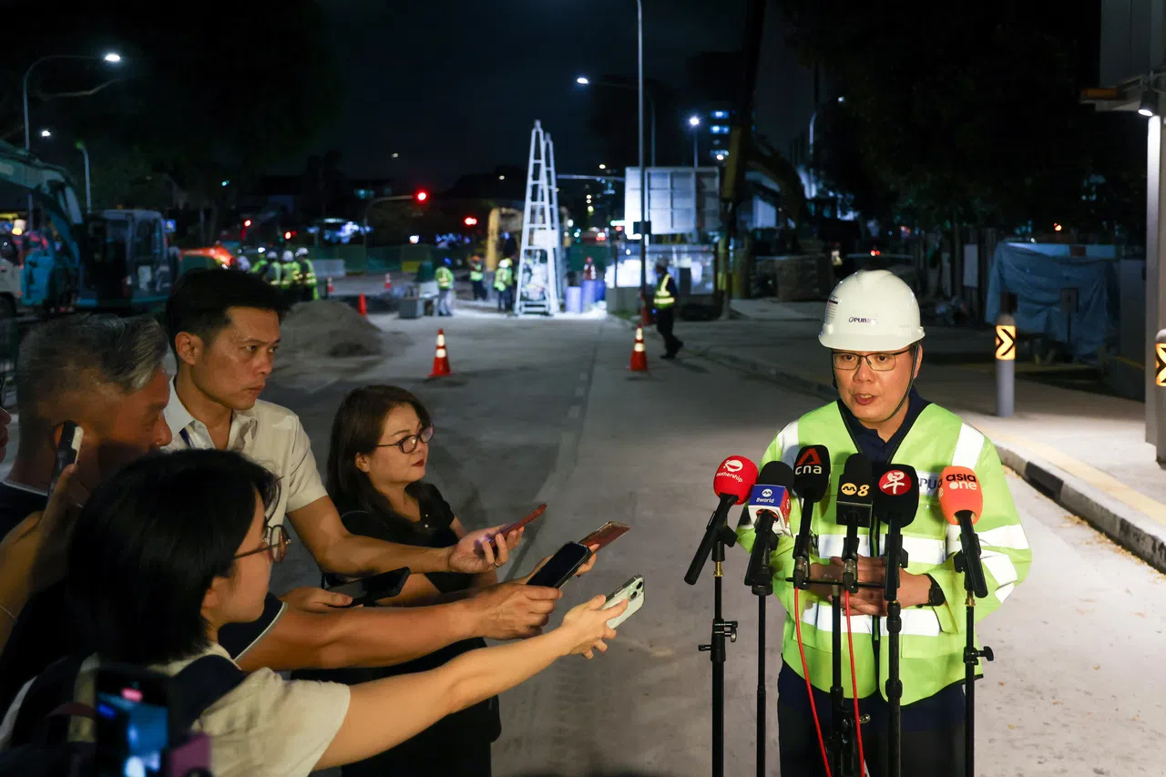 公用事业局供水回收（网络）署署长陈伟耀告诉媒体，当局采用多种方式全面检测地基稳定性。（吴先邦摄）