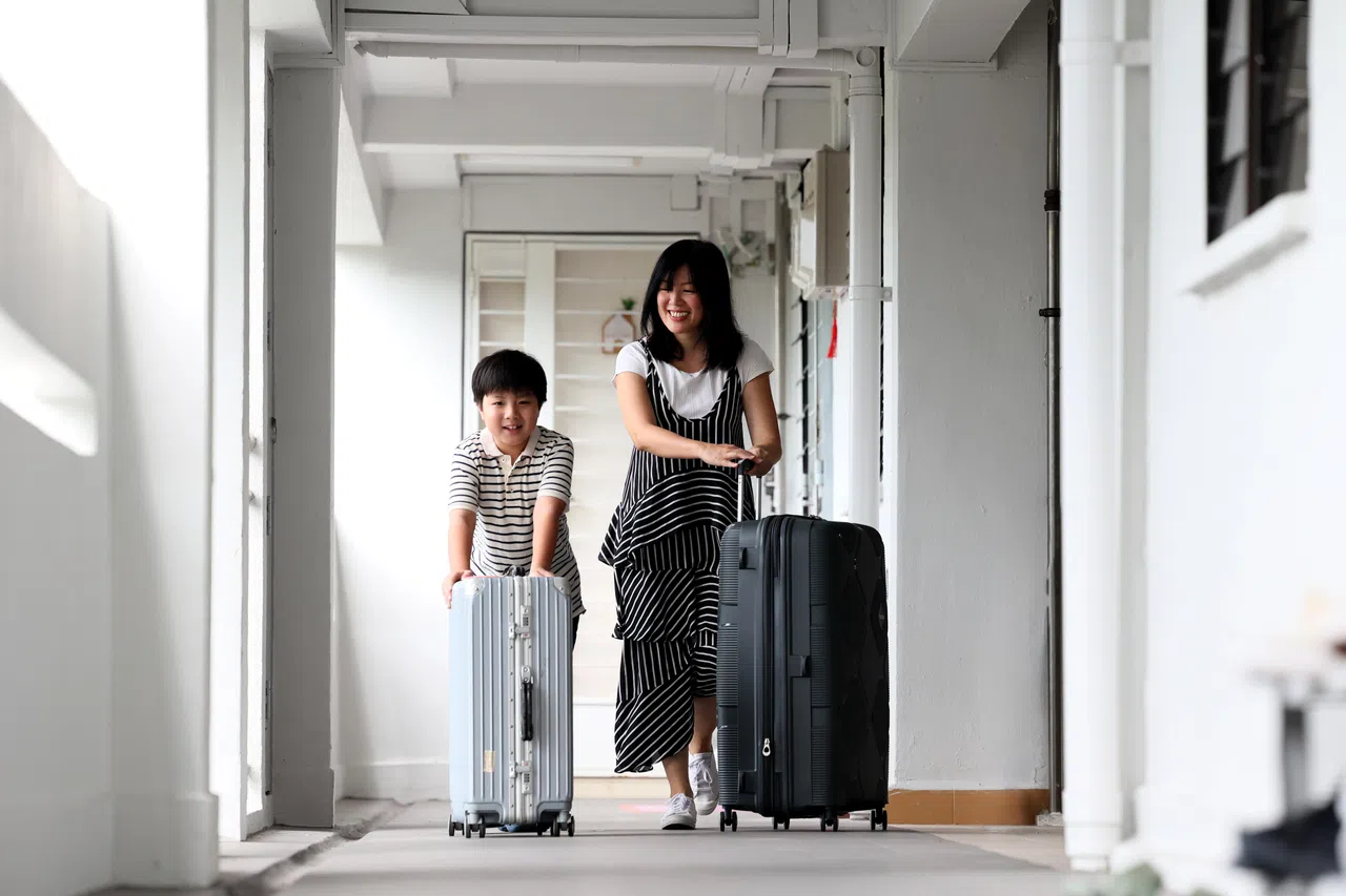 冠病疫情稳定后日本重新开放，吴慧珊买了机票，抢先带儿子到东京游玩。（龙国雄摄）