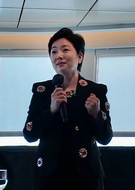 在新加坡居住近30年，王嬿青除了职场经验，也分享了作为移民如何融入新加坡社会的见解。