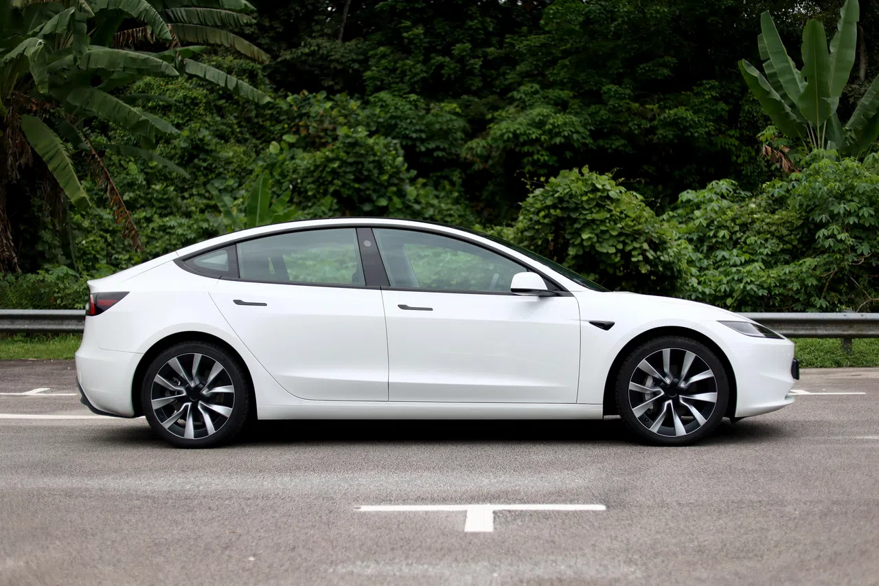 新车长宽高分别为4720、1933、1441毫米，轴距为2875毫米。（龙国雄摄）