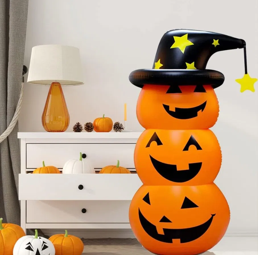 充气南瓜装置可以放在家中任何角落装点节日气氛。（互联网）