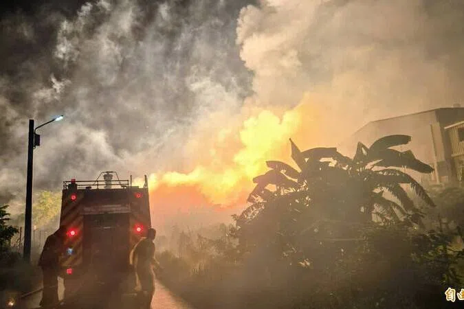 台南凌晨火警爆炸 14人伤包括消防