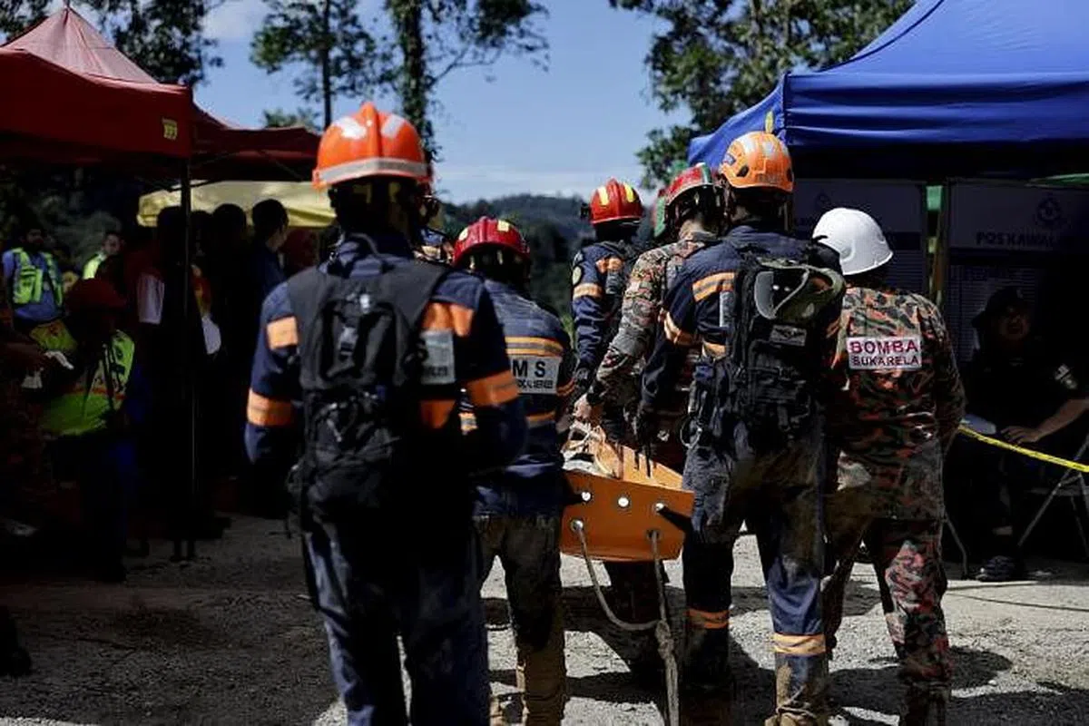 马来西亚警方说，彭亨峇冬加里露营地目前有61人获救。（南洋网）