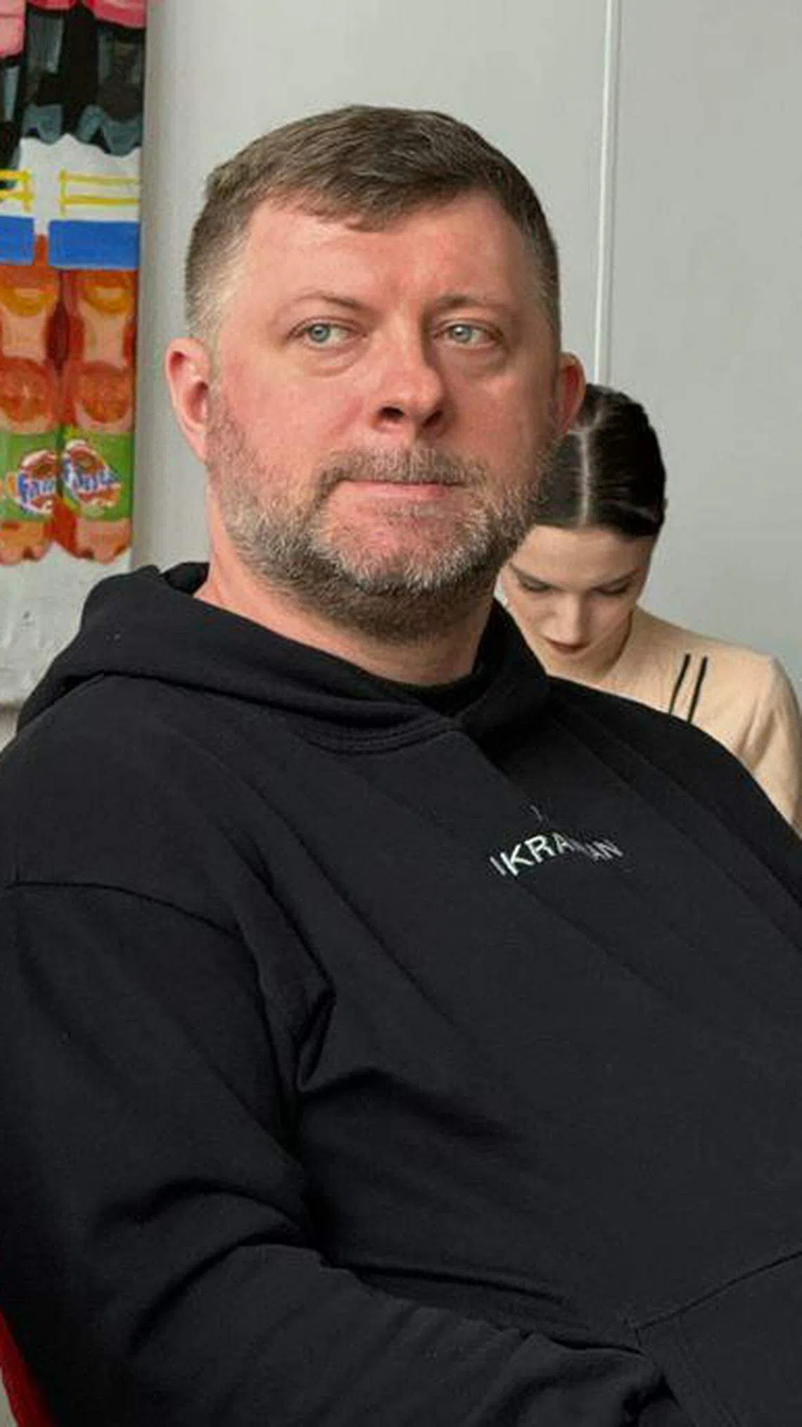 乌克兰议会第一副议长科尔尼延科（Oleksandr Kornienko）跟记者团讲述俄国及其伙伴如何轻易规避部分制裁。（沈泽玮摄）