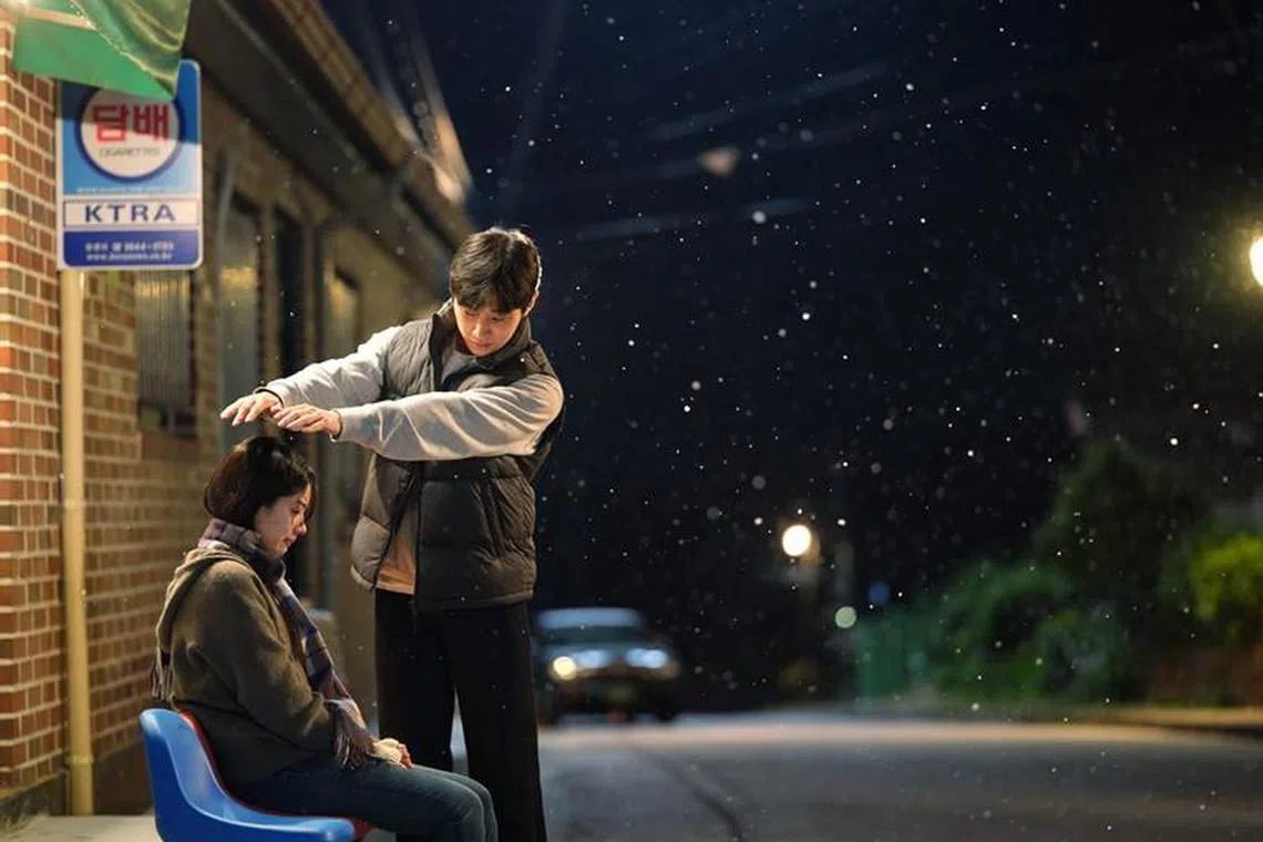 振永（右）和多贤成功演出初恋的苦与甜。（华纳兄弟提供）