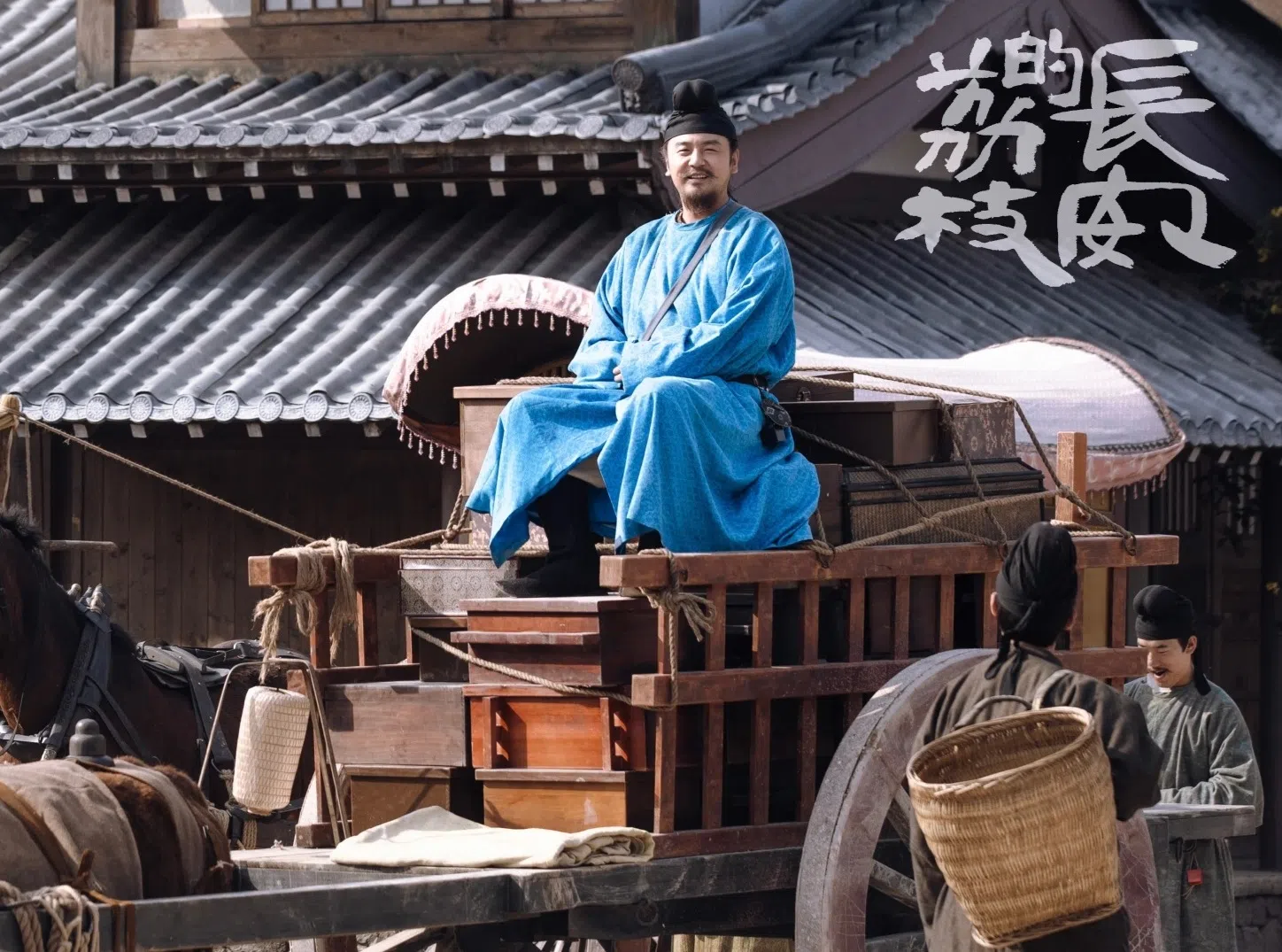 雷佳音形容他在《长安的荔枝》的角色李善德玩味，有一种大智慧，但被逼急了，也会像“兔子”咬人。（取自剧集官方微博）