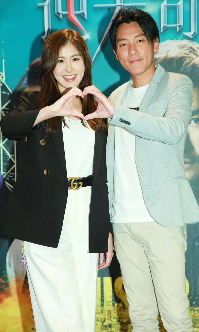 张颕康（右）与刘佩玥在上辑夫妻情深，两人再续戏缘。（受访者提供）