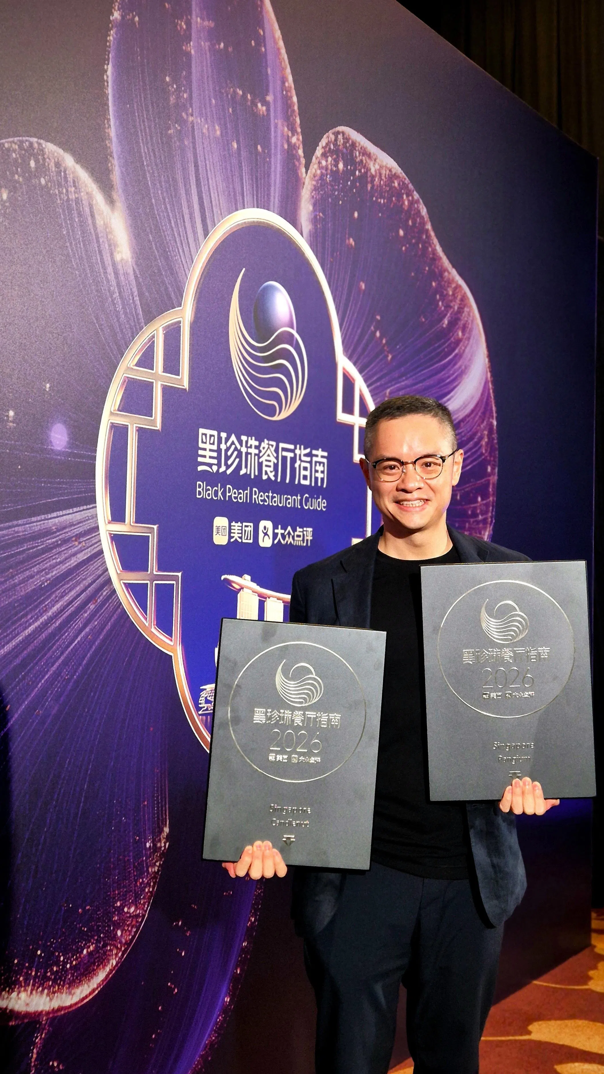 荣登一钻的海峡料理餐馆Pangium和娘惹料理餐馆Candlenut，创办人李小明欢喜成为双料赢家。（陈爱薇摄）