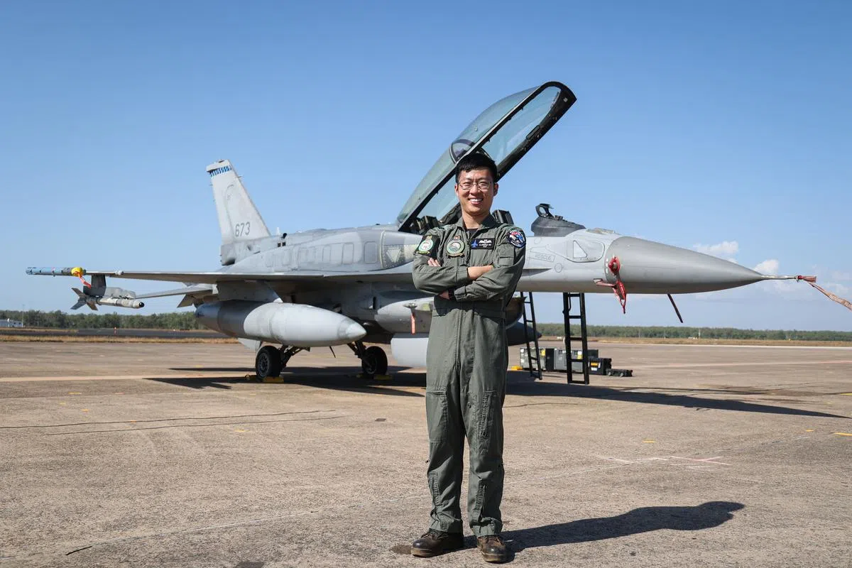 第二次参加黑暗行动演习的黄绍涵上尉认为， 更多国家参与黑暗行动演习，意味我国能够与更多空军较量， 评估自己在区域的实力。（李健玮摄）