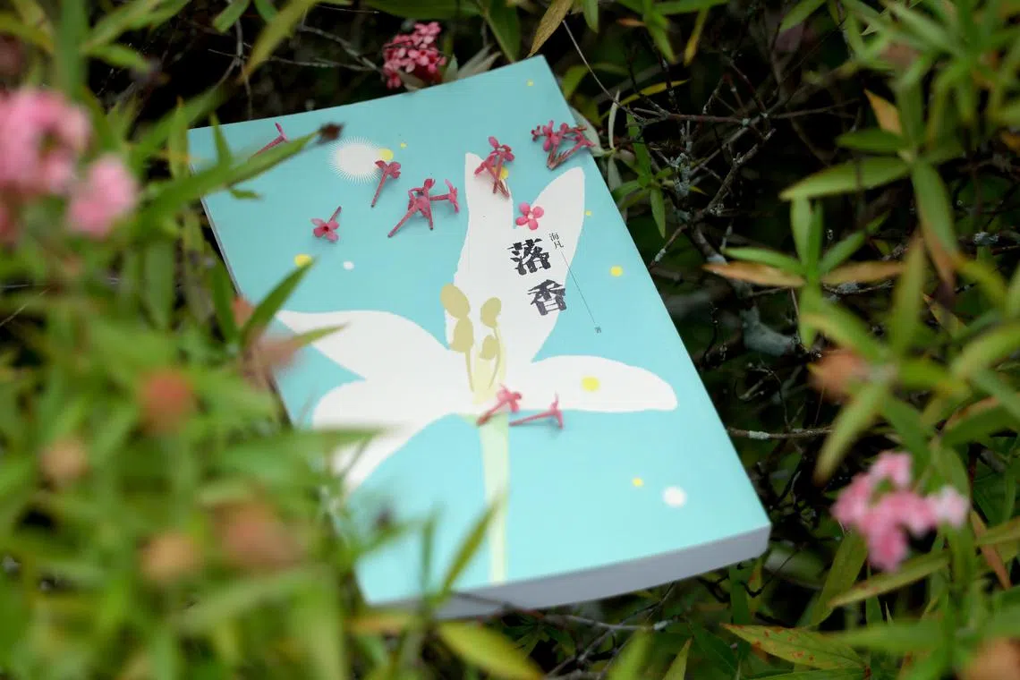 学者高嘉谦形容《落香》是“华文写作对岛国与半岛的另类馈赠”。（龙国雄摄）