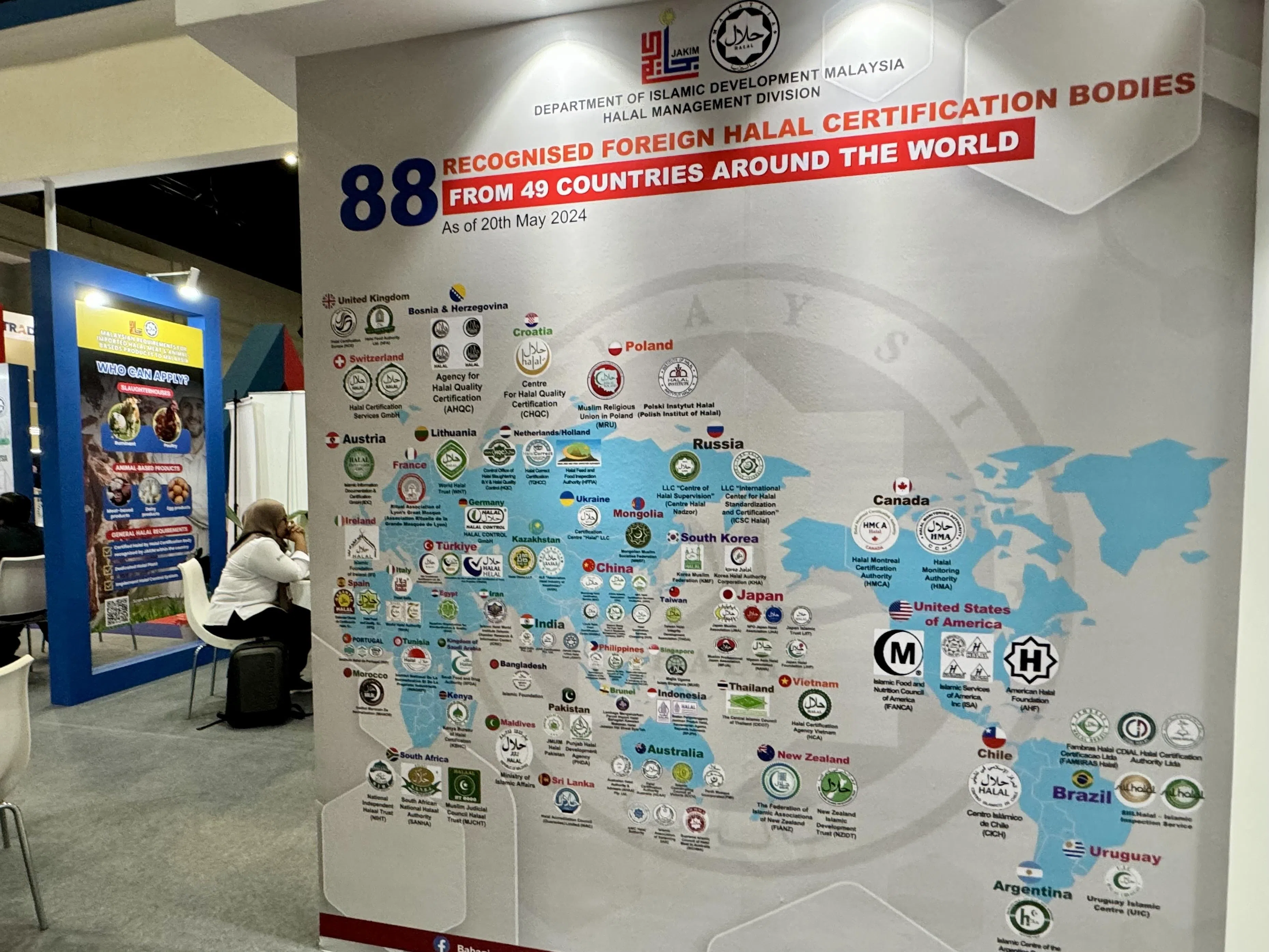 马国回教发展局发出的清真认证，获得全球88个国家或地区的清真机构认可。（萧郡瑜摄）