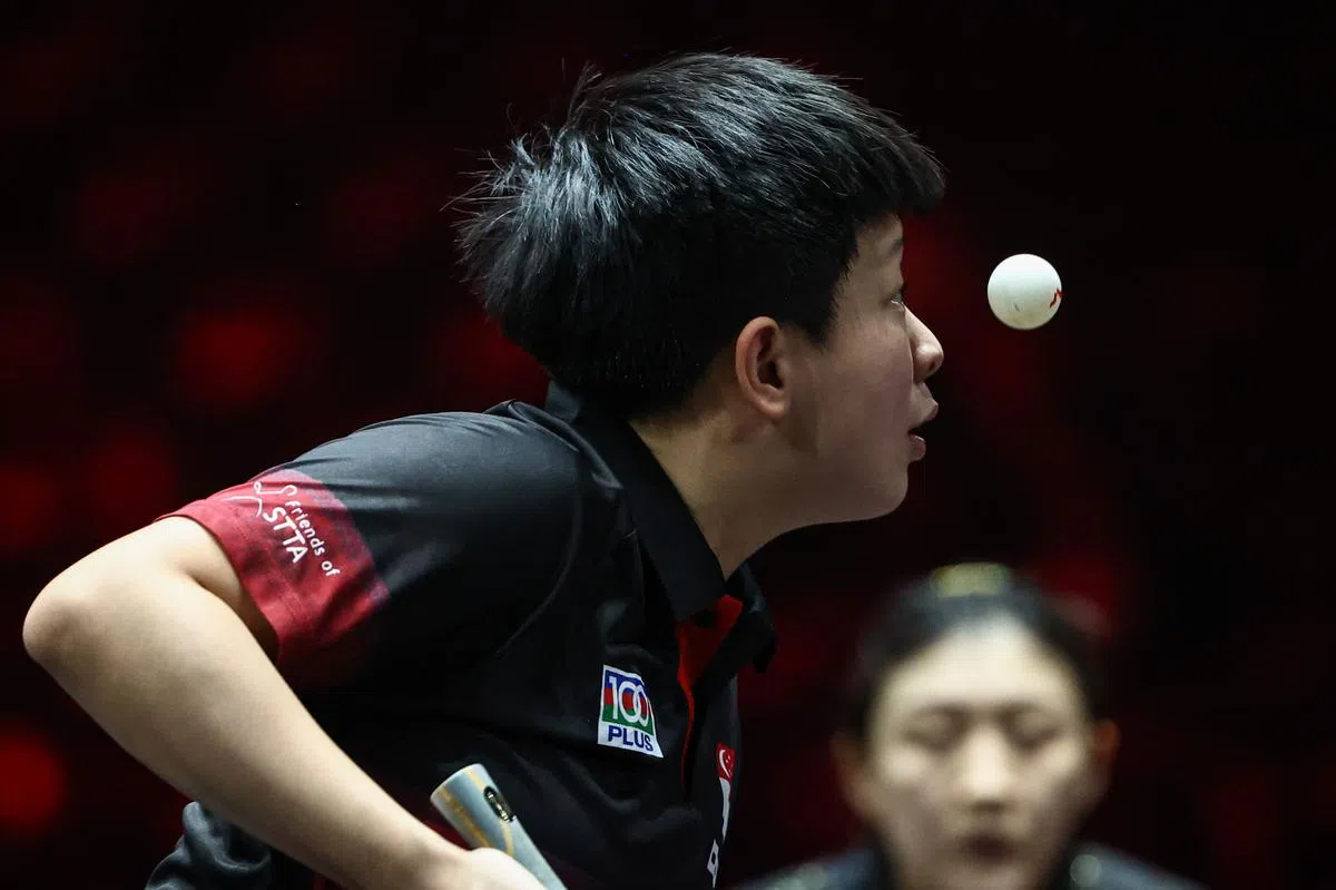 我国女将曾尖在首圈顺利闯关后，次圈遇到最终夺冠的世界首号球员陈梦。即便内心深知这是场硬战，但她奋勇抗敌，还从陈梦手中赢下一局。（李建伟摄）