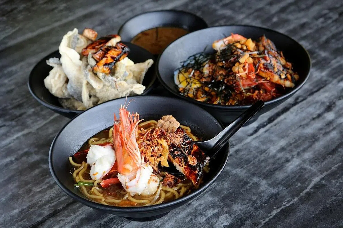 Prawnaholic在本地一碗虾面卖7元，在高成本的美国卖18美元（约25新元）。（档案照）