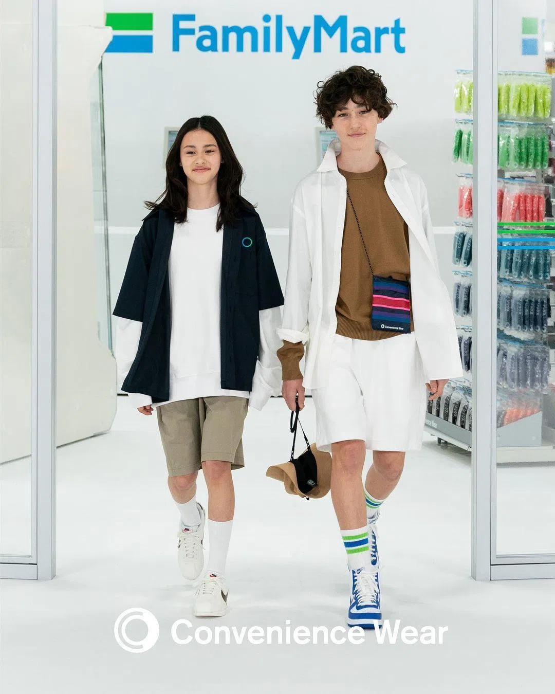 日本FamilyMart 2021年进军“时尚”，推出一系列便宜、好用、实穿的时尚单品。（互联网）