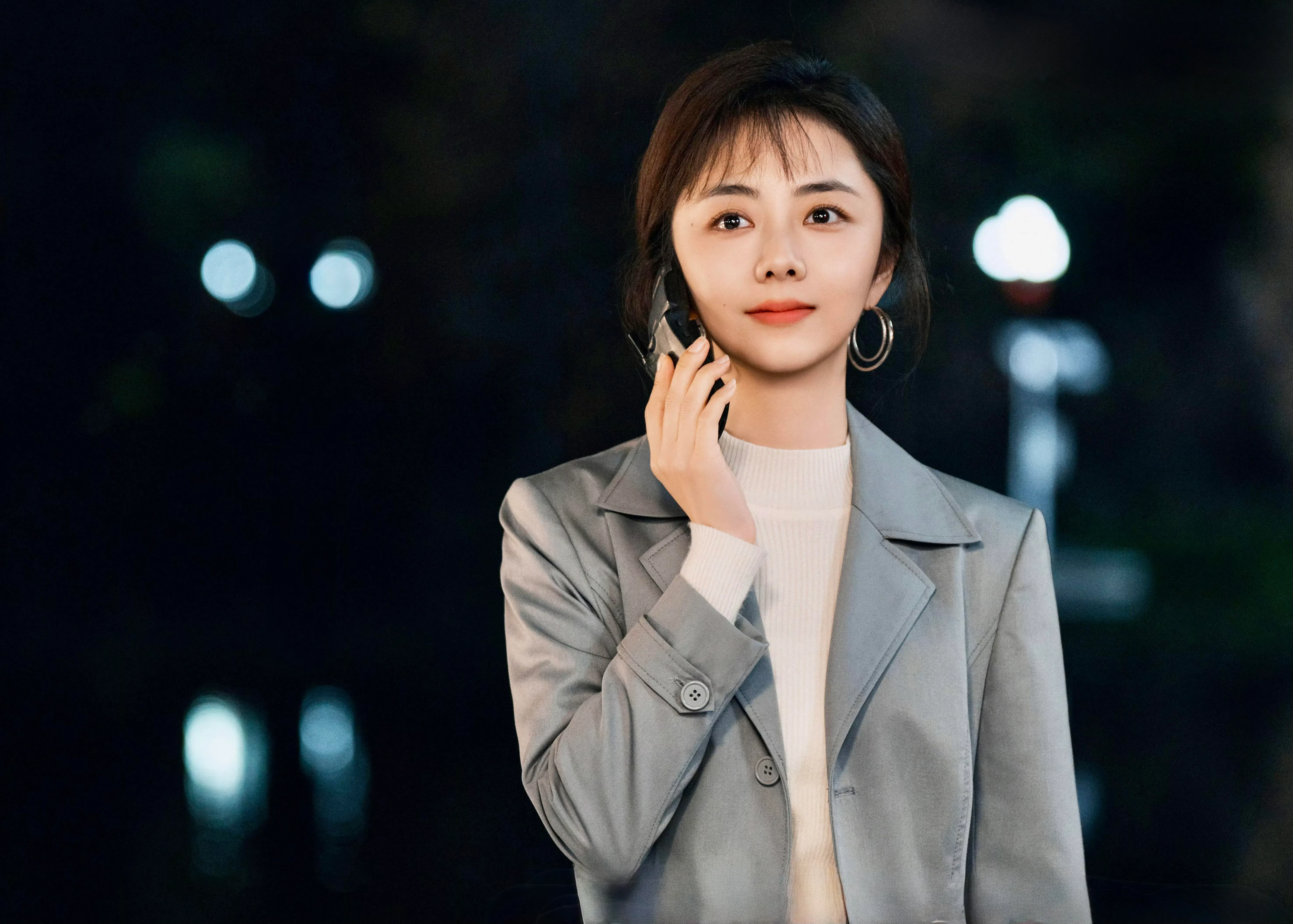 谈到第一次跟谭松韵（图）合作，戴向宇毫不犹豫地赞她是一个好演员。（取自剧集微博）