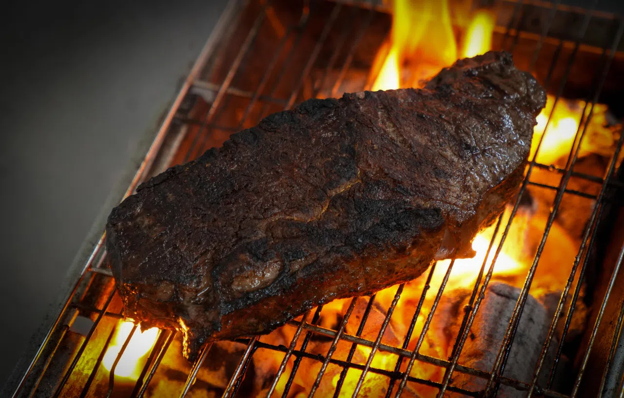 以备长炭火烧烤的和牛排。（餐馆提供）