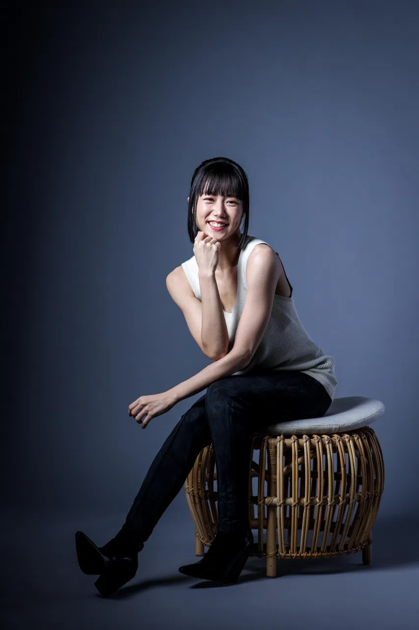 马䲰娗对演艺圈工作人员的认真的专业感到佩服。（叶振忠摄）