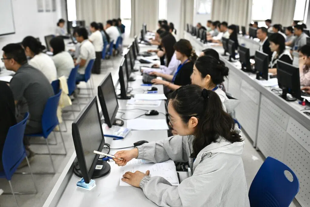 中国多所高校公布扩招人数 AI智能类成为专业风口