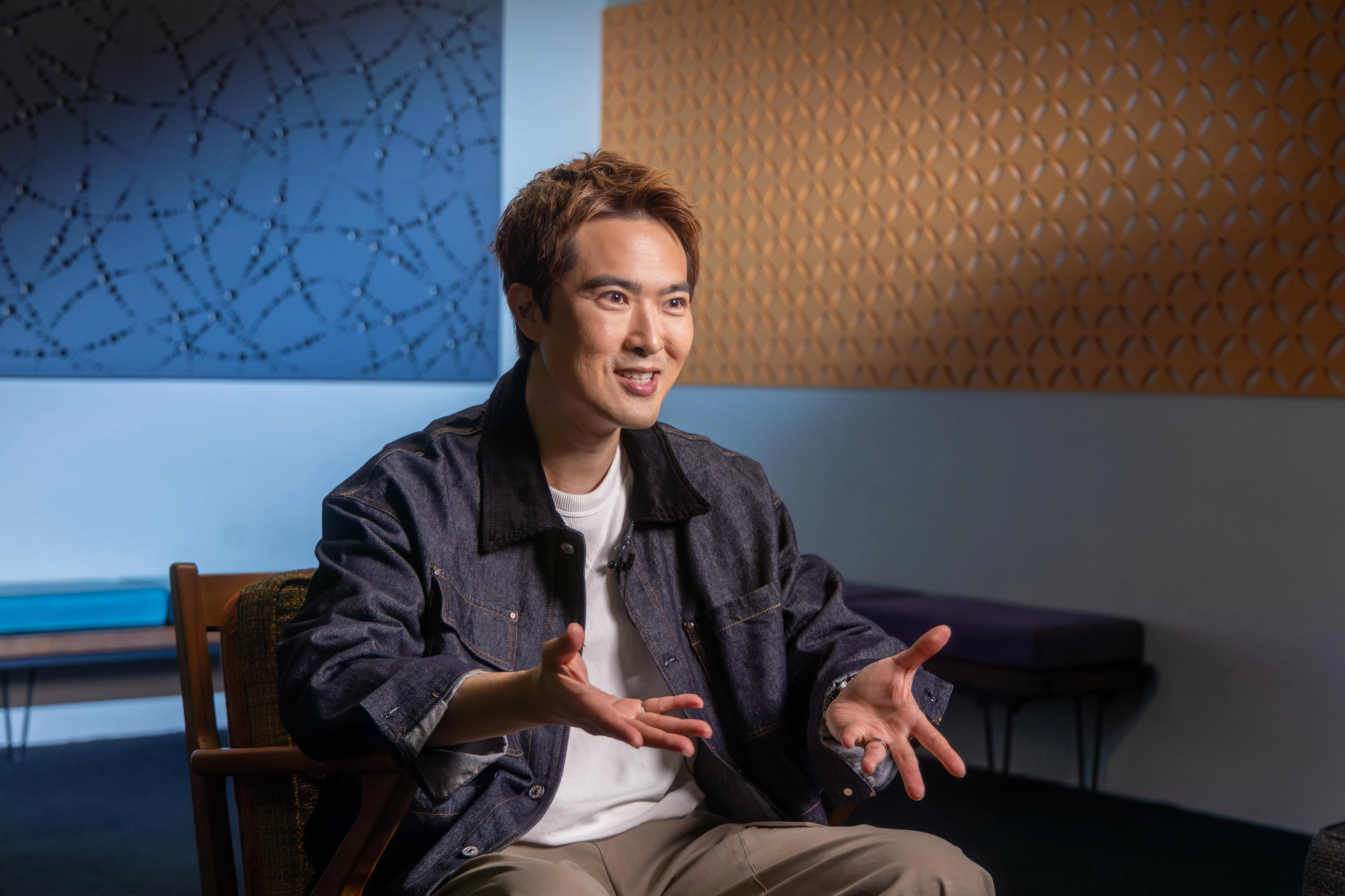 李腾不害怕改变，认为如果不跟上趋势，就会被淘汰。（吴先邦摄／发型：Air Salon／化妆：Dorcas）